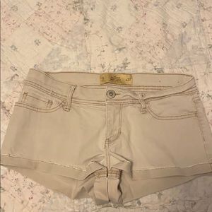 Creme Short Shorts